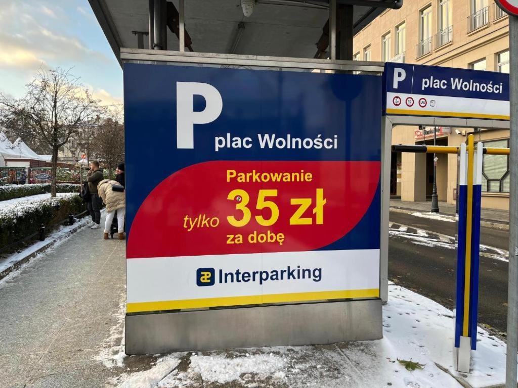 Plac Wolnosci 6 Bond Aparthotel